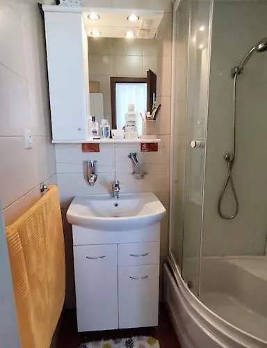 Cely Pre Vas Apartman *